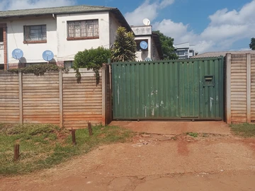 2 Bedroom Flat & Apartment